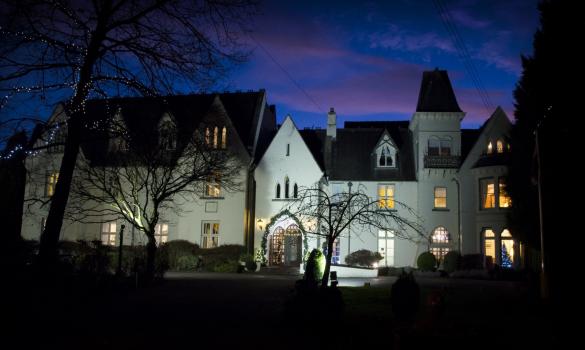- Glen Yr Afon House Hotel