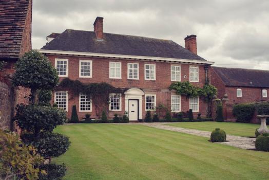 - Blakelands Country House