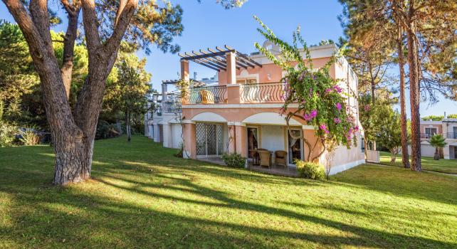 - Diamond Resorts & Hotels