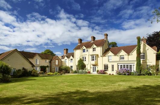 - Esseborne Manor Hotel