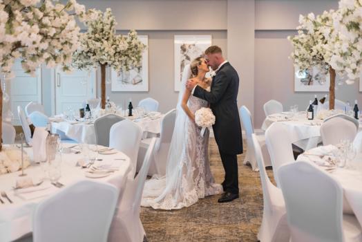 - Horwood House Hotel