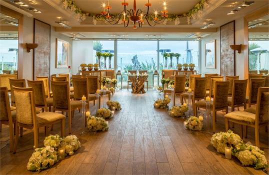 - Roslin Beach Hotel